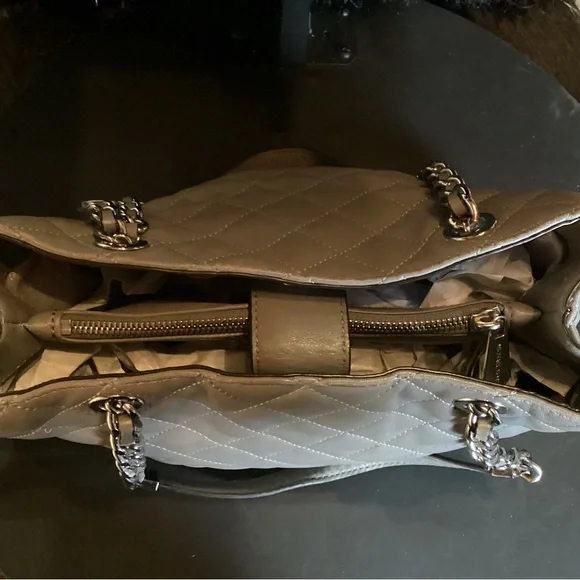 Michael Kors large quilted gray shoulder bag with silver chain straps - Picture 7 of 9